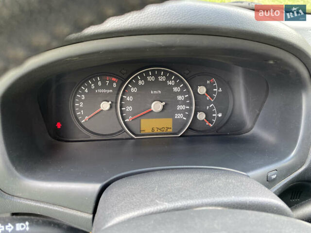 Чорний Кіа Каренс, об'ємом двигуна 2 л та пробігом 674 тис. км за 10000 $, фото 2 на Automoto.ua