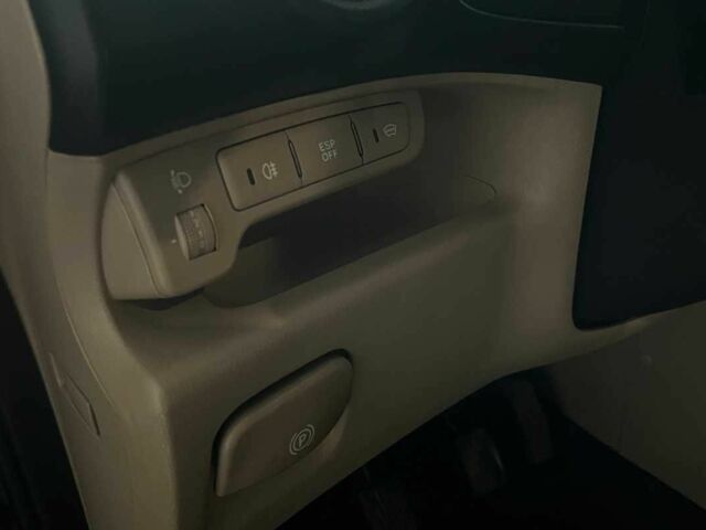 Черный Киа Каренс, объемом двигателя 1.6 л и пробегом 269 тыс. км за 7500 $, фото 12 на Automoto.ua