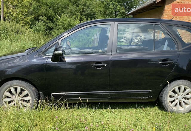 Чорний Кіа Каренс, об'ємом двигуна 2 л та пробігом 674 тис. км за 10000 $, фото 6 на Automoto.ua