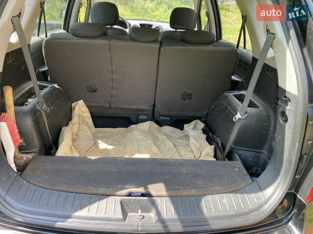 Чорний Кіа Каренс, об'ємом двигуна 2 л та пробігом 674 тис. км за 10000 $, фото 3 на Automoto.ua