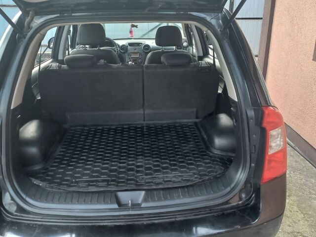 Черный Киа Каренс, объемом двигателя 2 л и пробегом 240 тыс. км за 6750 $, фото 7 на Automoto.ua