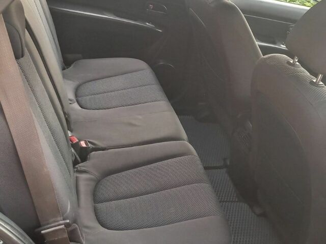 Черный Киа Каренс, объемом двигателя 2 л и пробегом 240 тыс. км за 6750 $, фото 14 на Automoto.ua