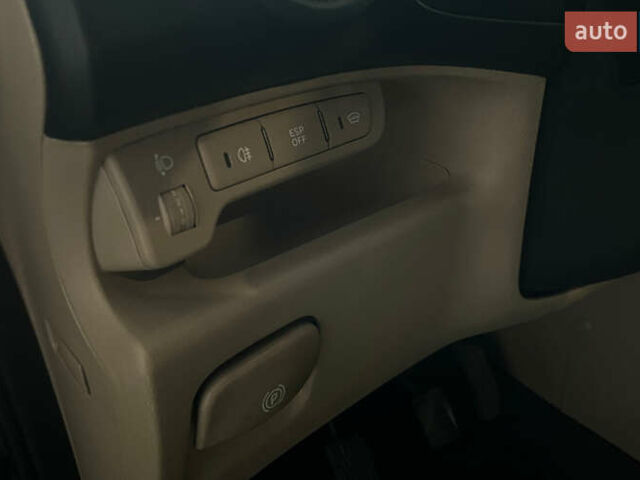 Чорний Кіа Каренс, об'ємом двигуна 1.58 л та пробігом 269 тис. км за 7500 $, фото 12 на Automoto.ua