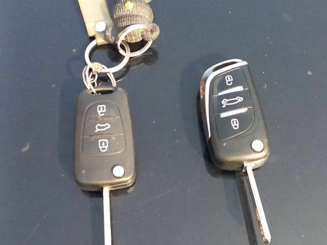 Черный Киа Каренс, объемом двигателя 2 л и пробегом 240 тыс. км за 6750 $, фото 11 на Automoto.ua