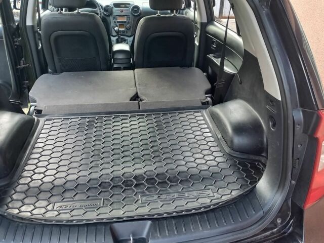 Черный Киа Каренс, объемом двигателя 2 л и пробегом 240 тыс. км за 6750 $, фото 13 на Automoto.ua