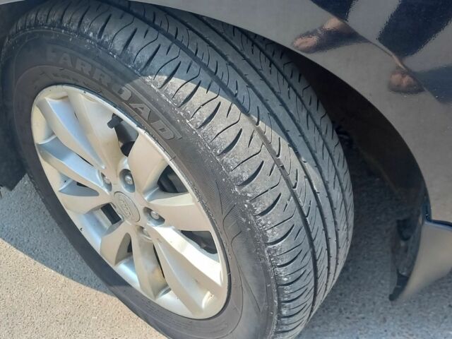 Черный Киа Каренс, объемом двигателя 2 л и пробегом 240 тыс. км за 6750 $, фото 9 на Automoto.ua