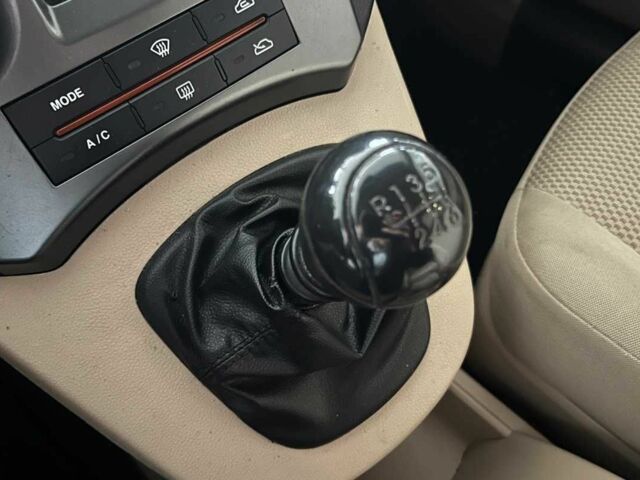 Черный Киа Каренс, объемом двигателя 1.6 л и пробегом 269 тыс. км за 7500 $, фото 14 на Automoto.ua