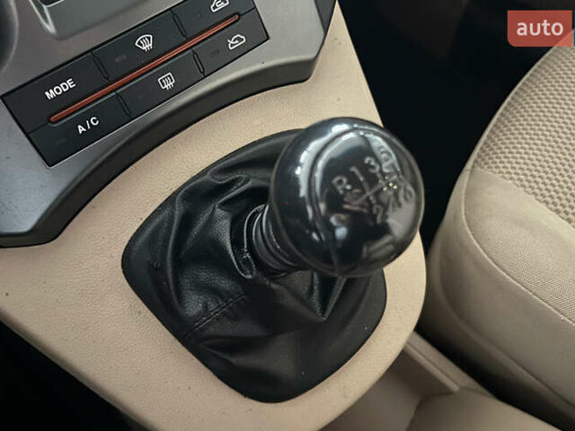 Чорний Кіа Каренс, об'ємом двигуна 1.58 л та пробігом 269 тис. км за 7500 $, фото 14 на Automoto.ua