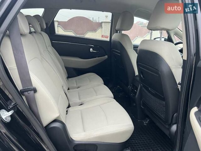 Черный Киа Каренс, объемом двигателя 1.69 л и пробегом 179 тыс. км за 10950 $, фото 106 на Automoto.ua