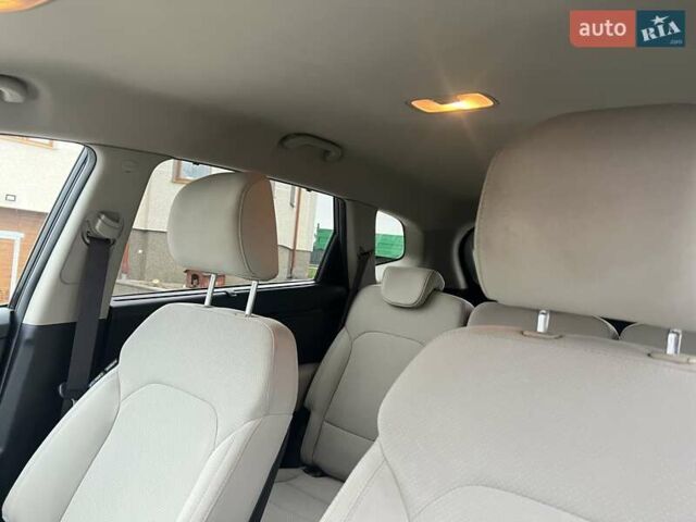 Черный Киа Каренс, объемом двигателя 1.69 л и пробегом 179 тыс. км за 10950 $, фото 116 на Automoto.ua