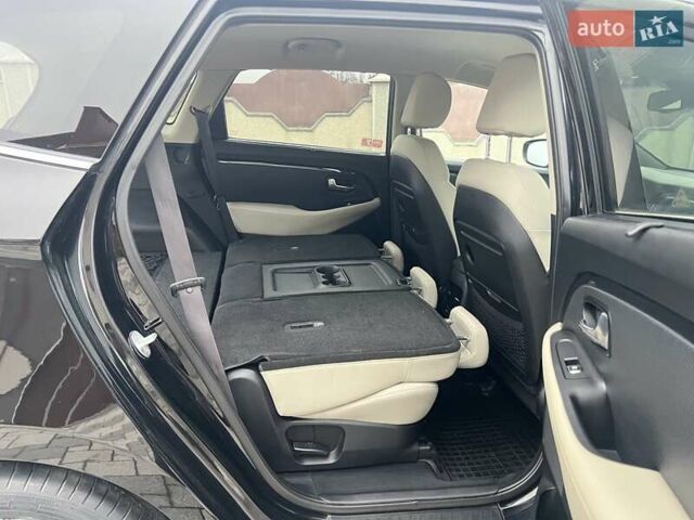 Черный Киа Каренс, объемом двигателя 1.69 л и пробегом 179 тыс. км за 10950 $, фото 136 на Automoto.ua