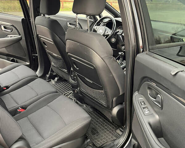 Чорний Кіа Каренс, об'ємом двигуна 1.69 л та пробігом 230 тис. км за 10500 $, фото 9 на Automoto.ua