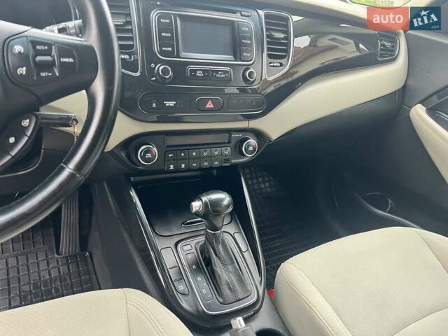 Черный Киа Каренс, объемом двигателя 1.69 л и пробегом 179 тыс. км за 10950 $, фото 120 на Automoto.ua