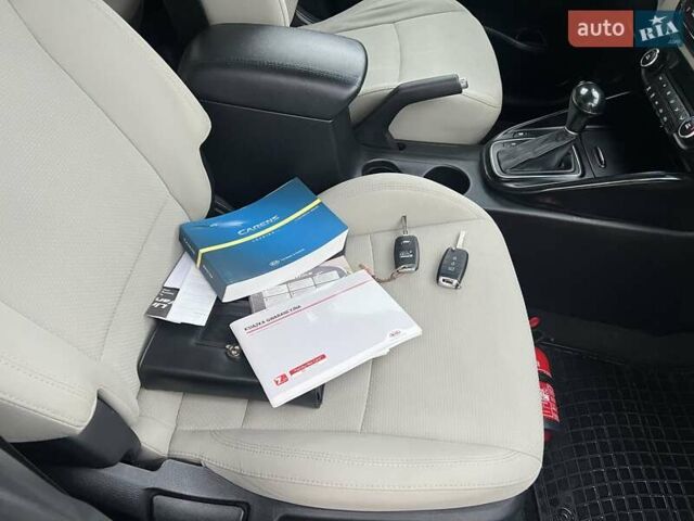 Черный Киа Каренс, объемом двигателя 1.69 л и пробегом 179 тыс. км за 10950 $, фото 165 на Automoto.ua