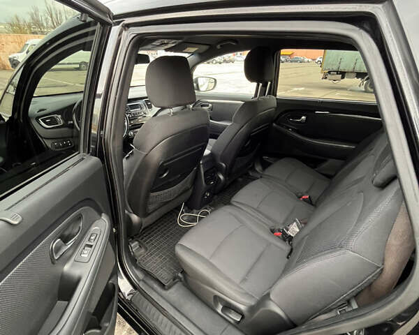 Чорний Кіа Каренс, об'ємом двигуна 1.69 л та пробігом 230 тис. км за 10500 $, фото 8 на Automoto.ua