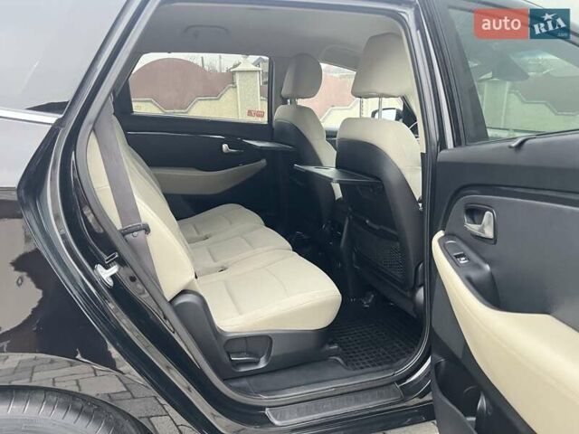 Черный Киа Каренс, объемом двигателя 1.69 л и пробегом 179 тыс. км за 10950 $, фото 111 на Automoto.ua