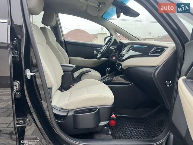 Черный Киа Каренс, объемом двигателя 1.69 л и пробегом 179 тыс. км за 10950 $, фото 101 на Automoto.ua