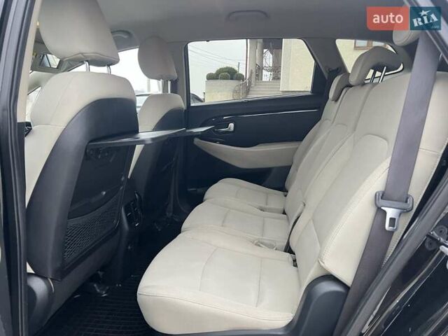 Черный Киа Каренс, объемом двигателя 1.69 л и пробегом 179 тыс. км за 10950 $, фото 80 на Automoto.ua