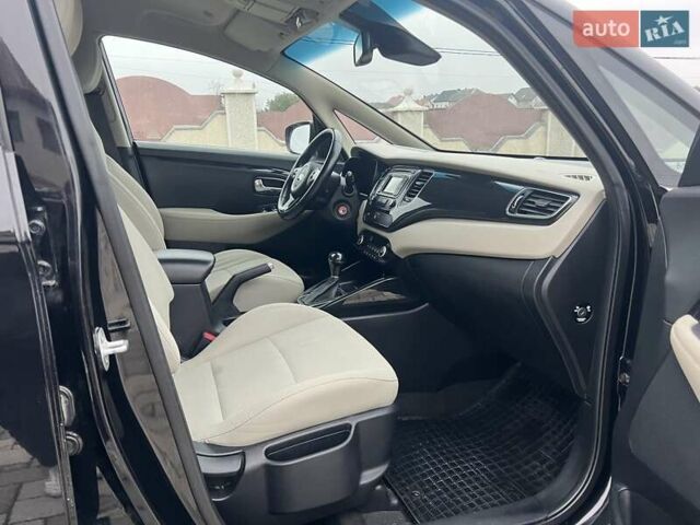 Черный Киа Каренс, объемом двигателя 1.69 л и пробегом 179 тыс. км за 10950 $, фото 86 на Automoto.ua