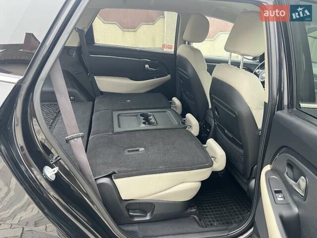 Черный Киа Каренс, объемом двигателя 1.69 л и пробегом 179 тыс. км за 10950 $, фото 139 на Automoto.ua