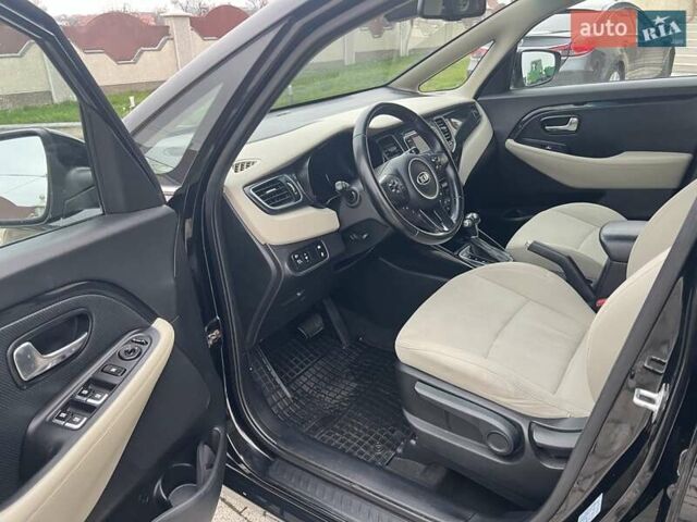 Черный Киа Каренс, объемом двигателя 1.69 л и пробегом 179 тыс. км за 10950 $, фото 119 на Automoto.ua