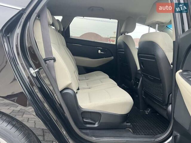 Черный Киа Каренс, объемом двигателя 1.69 л и пробегом 179 тыс. км за 10950 $, фото 107 на Automoto.ua