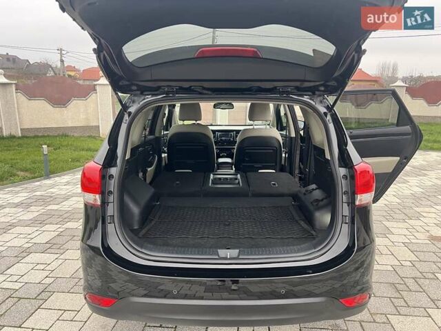 Черный Киа Каренс, объемом двигателя 1.69 л и пробегом 179 тыс. км за 10950 $, фото 141 на Automoto.ua