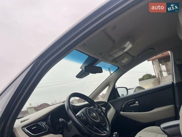 Черный Киа Каренс, объемом двигателя 1.69 л и пробегом 179 тыс. км за 10950 $, фото 64 на Automoto.ua