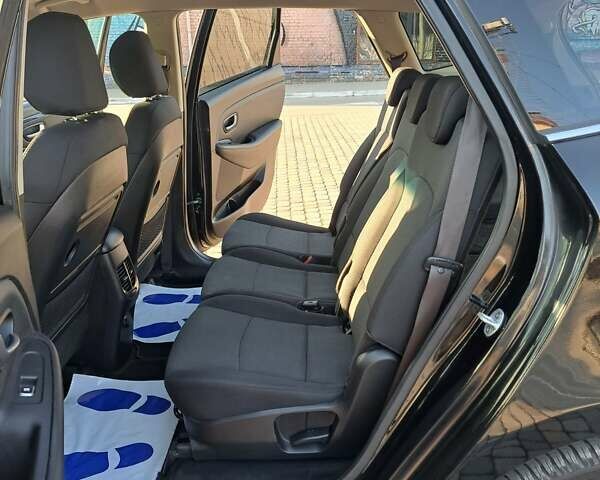 Черный Киа Каренс, объемом двигателя 1.69 л и пробегом 220 тыс. км за 12800 $, фото 6 на Automoto.ua