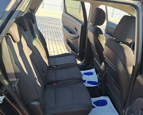 Черный Киа Каренс, объемом двигателя 1.69 л и пробегом 220 тыс. км за 12800 $, фото 5 на Automoto.ua