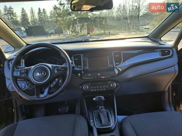 Черный Киа Каренс, объемом двигателя 1.69 л и пробегом 220 тыс. км за 12800 $, фото 3 на Automoto.ua