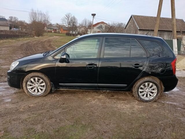 Черный Киа Каренс, объемом двигателя 2 л и пробегом 349 тыс. км за 6000 $, фото 1 на Automoto.ua