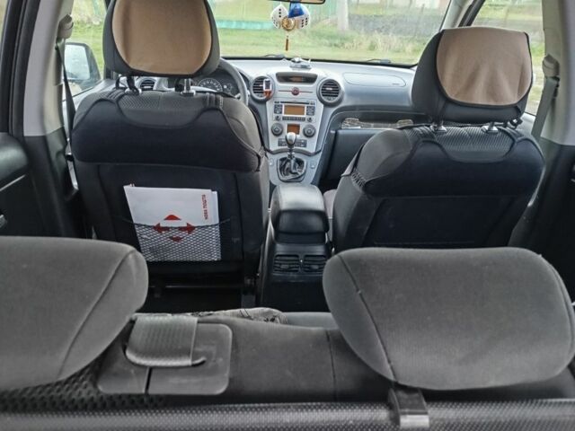 Черный Киа Каренс, объемом двигателя 2 л и пробегом 349 тыс. км за 6000 $, фото 9 на Automoto.ua