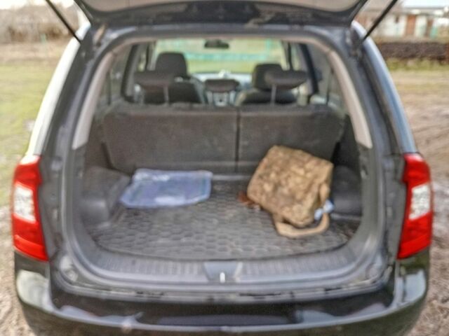 Черный Киа Каренс, объемом двигателя 2 л и пробегом 349 тыс. км за 6000 $, фото 5 на Automoto.ua