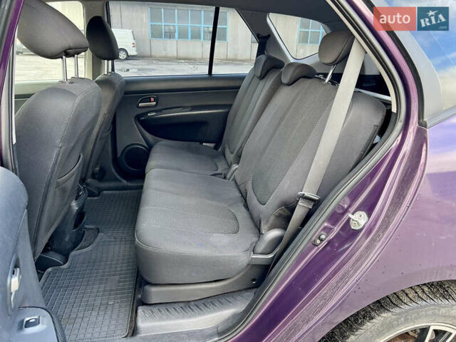 Фиолетовый Киа Каренс, объемом двигателя 2 л и пробегом 180 тыс. км за 6400 $, фото 17 на Automoto.ua
