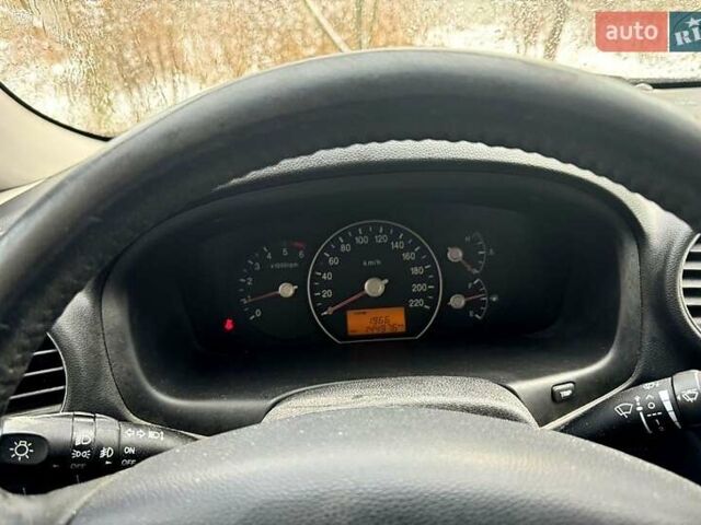 Коричневый Киа Каренс, объемом двигателя 2 л и пробегом 144 тыс. км за 8500 $, фото 3 на Automoto.ua