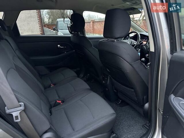 Коричневый Киа Каренс, объемом двигателя 1.7 л и пробегом 202 тыс. км за 10950 $, фото 41 на Automoto.ua