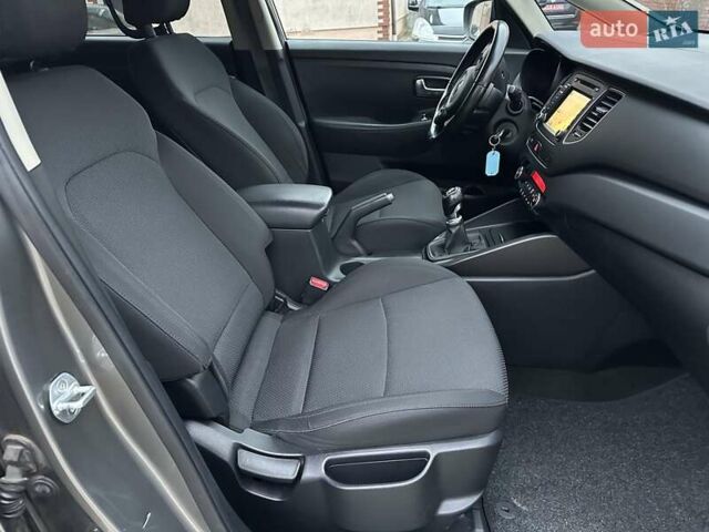 Коричневый Киа Каренс, объемом двигателя 1.7 л и пробегом 202 тыс. км за 10950 $, фото 31 на Automoto.ua