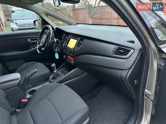 Коричневый Киа Каренс, объемом двигателя 1.7 л и пробегом 202 тыс. км за 10950 $, фото 33 на Automoto.ua