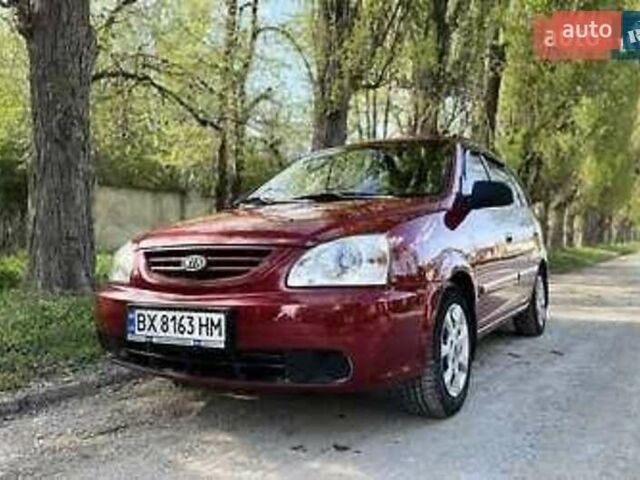 Красный Киа Каренс, объемом двигателя 2 л и пробегом 319 тыс. км за 4500 $, фото 5 на Automoto.ua