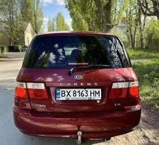 Красный Киа Каренс, объемом двигателя 2 л и пробегом 319 тыс. км за 4500 $, фото 4 на Automoto.ua