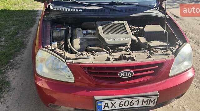 Червоний Кіа Каренс, об'ємом двигуна 2 л та пробігом 145 тис. км за 4400 $, фото 2 на Automoto.ua