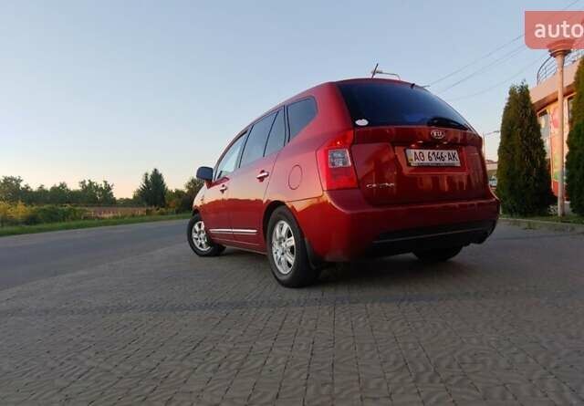 Червоний Кіа Каренс, об'ємом двигуна 2 л та пробігом 175 тис. км за 6000 $, фото 1 на Automoto.ua