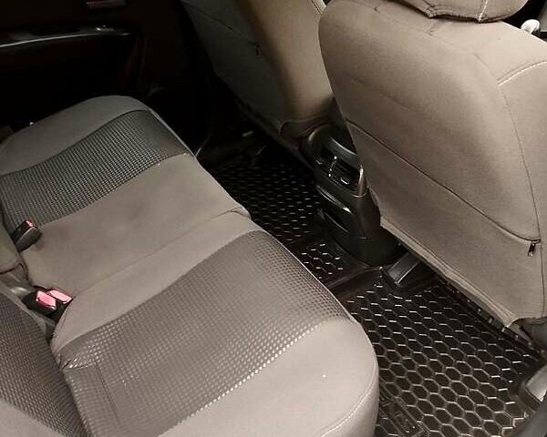 Червоний Кіа Каренс, об'ємом двигуна 2 л та пробігом 260 тис. км за 5800 $, фото 12 на Automoto.ua