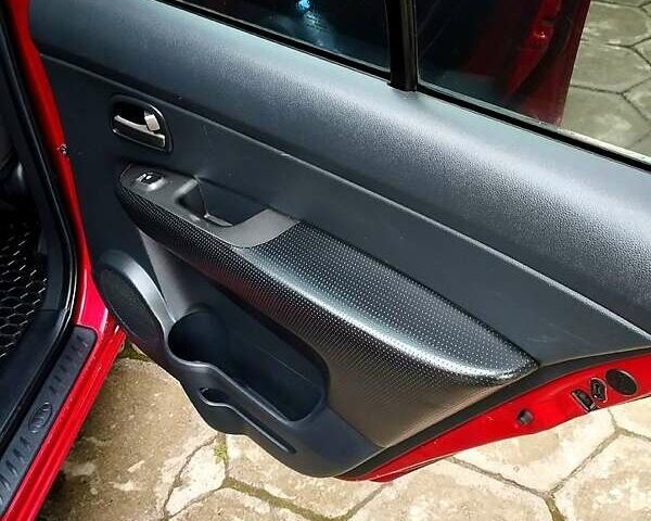 Червоний Кіа Каренс, об'ємом двигуна 2 л та пробігом 260 тис. км за 5800 $, фото 11 на Automoto.ua