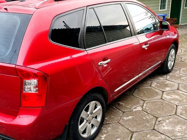 Красный Киа Каренс, объемом двигателя 2 л и пробегом 260 тыс. км за 5800 $, фото 3 на Automoto.ua