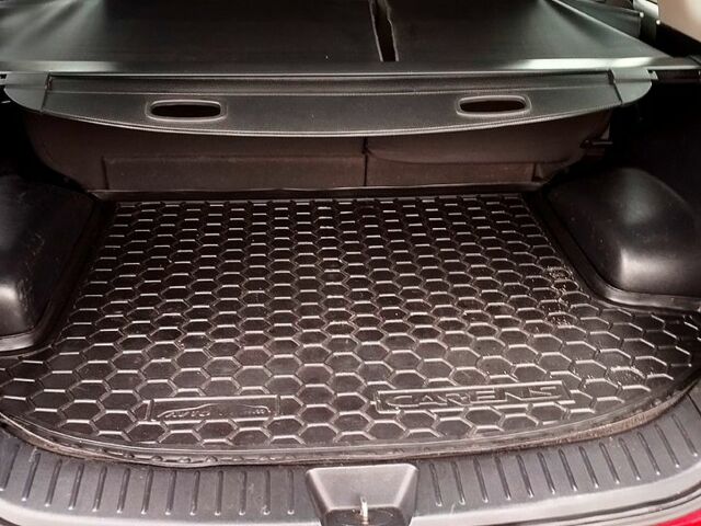 Красный Киа Каренс, объемом двигателя 2 л и пробегом 260 тыс. км за 5800 $, фото 9 на Automoto.ua