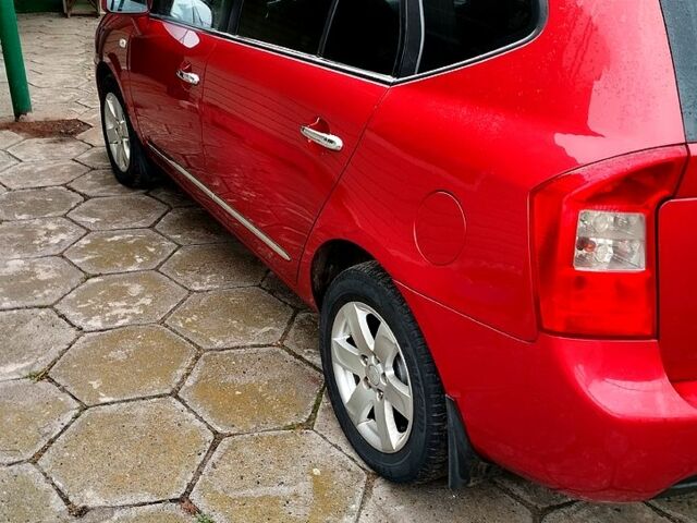 Красный Киа Каренс, объемом двигателя 2 л и пробегом 260 тыс. км за 5800 $, фото 6 на Automoto.ua