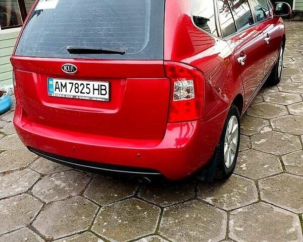 Червоний Кіа Каренс, об'ємом двигуна 2 л та пробігом 260 тис. км за 5800 $, фото 15 на Automoto.ua