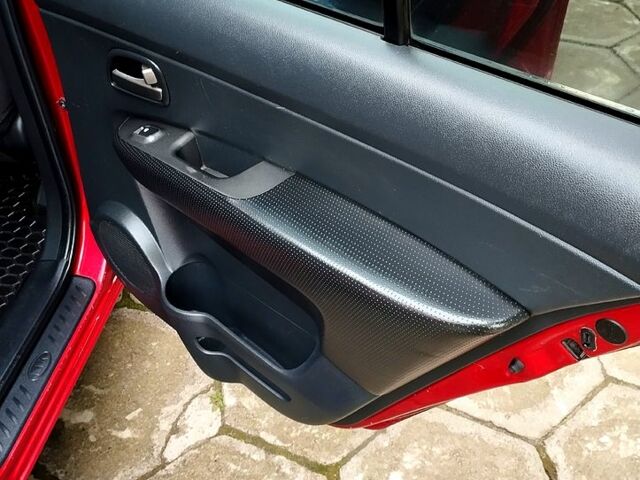 Красный Киа Каренс, объемом двигателя 2 л и пробегом 260 тыс. км за 5800 $, фото 12 на Automoto.ua